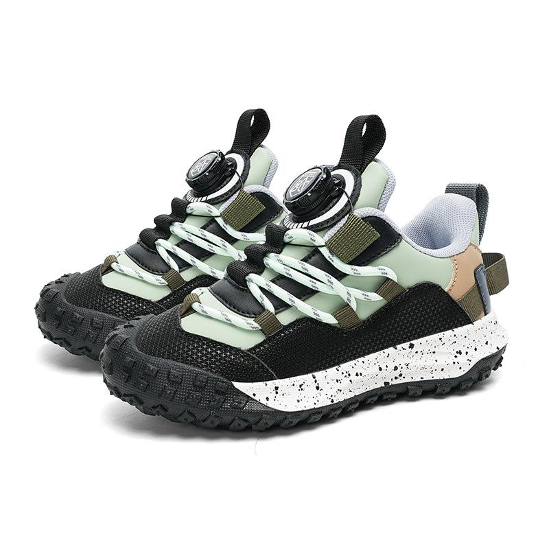 Children's autumn and winter sports shoes 2025 boys' fashion velvet thermal shoes medium and older children's and girls' outdoor running shoes
