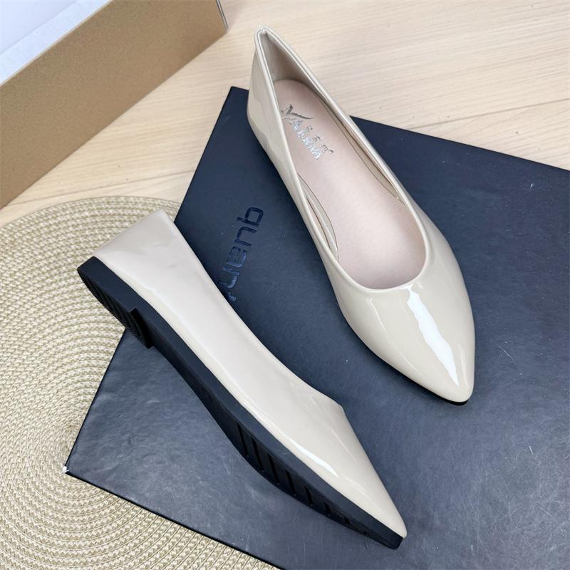 Fashion 2025 New Pointed Toe Women's Flat Shoes Patent Leather Work Boat Shoes Large Size Women Shoes 42 43 Loafers Women Zapatos Mujer