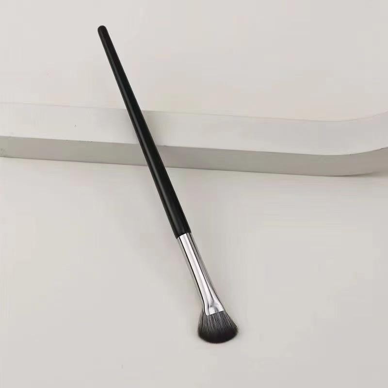 

Semi-Circular Angled Contour & Highlight Brush for Nose and Bridge