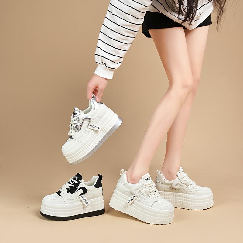 Dicke Sohle kleine weiße Schuhe Damen 2024 Frühling neu 8cm Plateau lässige Board-Schuhe mit kleinem Innenfutter zur Erhöhung Damenschuhe