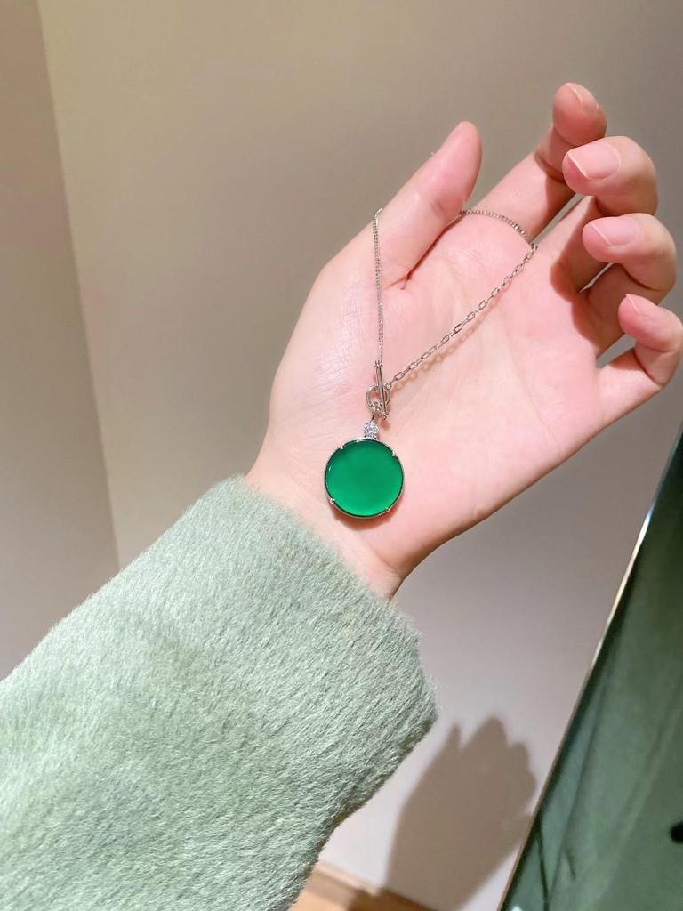 925 Sterling Silver Women's Pendant Necklace with Natural Green Chalcedony and Round Diamond-Set - Elegant Light Luxury Style