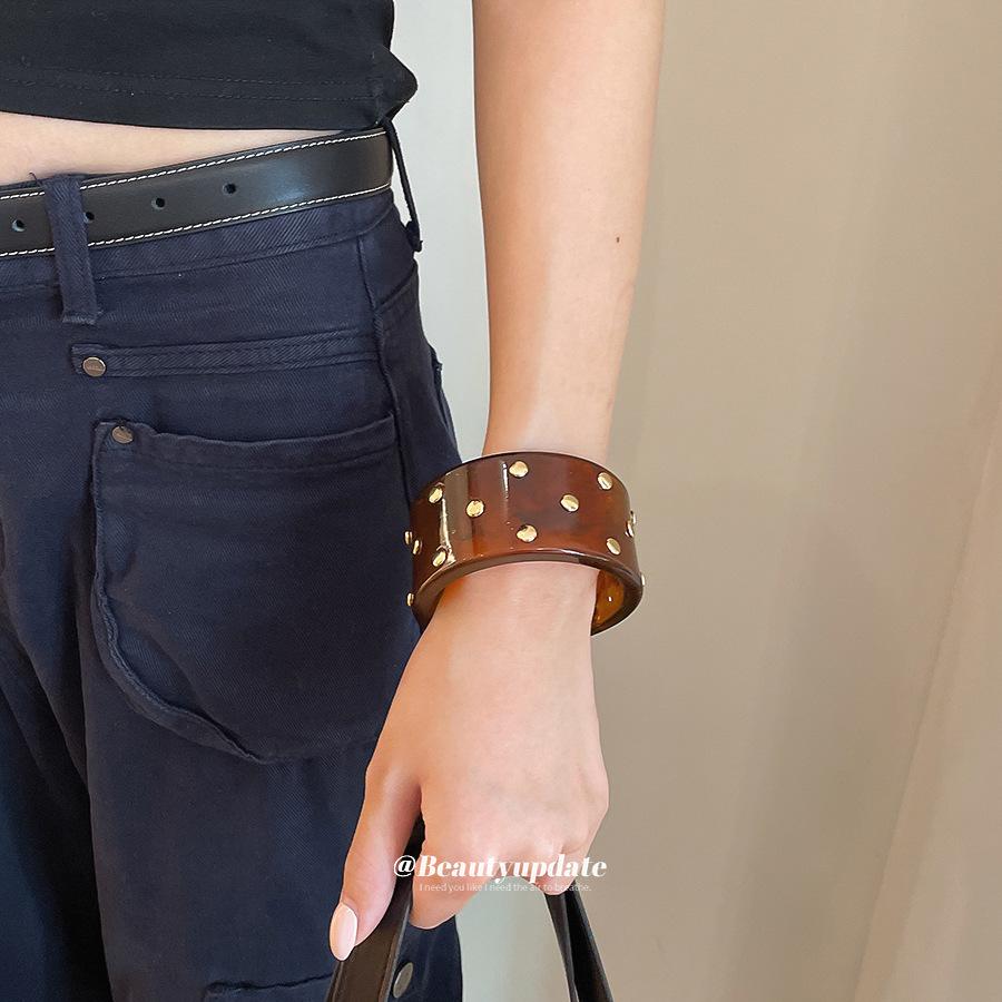 Retro Gothic Rivet Geometric Marbled Bracelet with Diamond Inlays