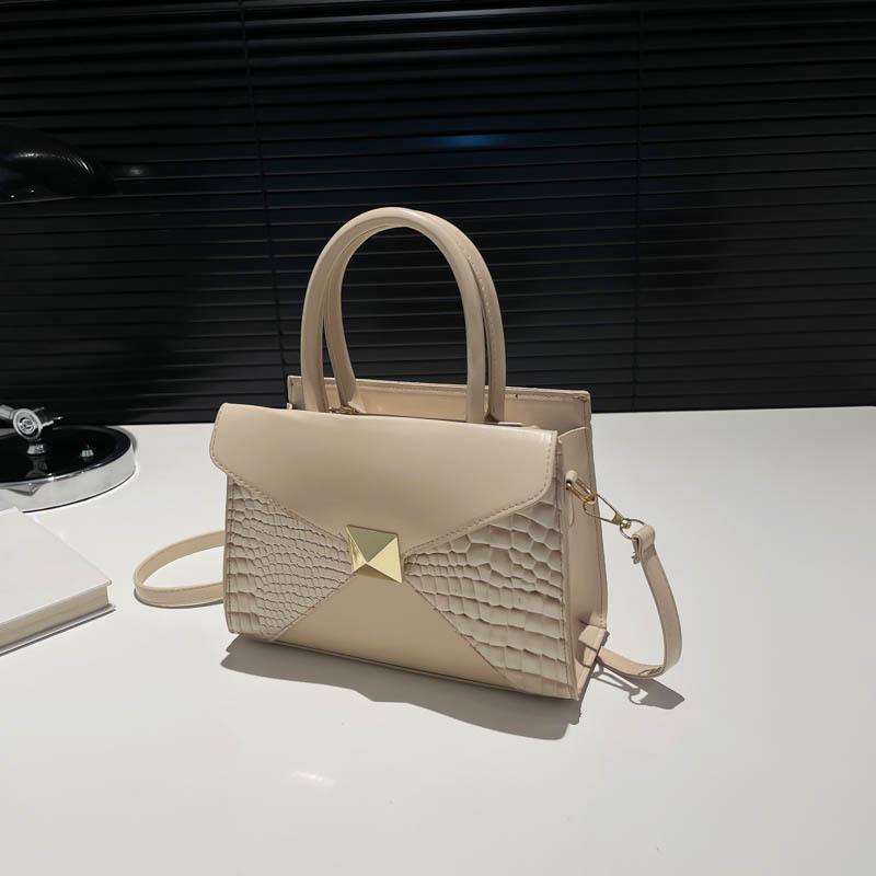 Trendy And Chic Small Square Handbag Stylish Pu Leather Crossbody Bag For Casual Outings