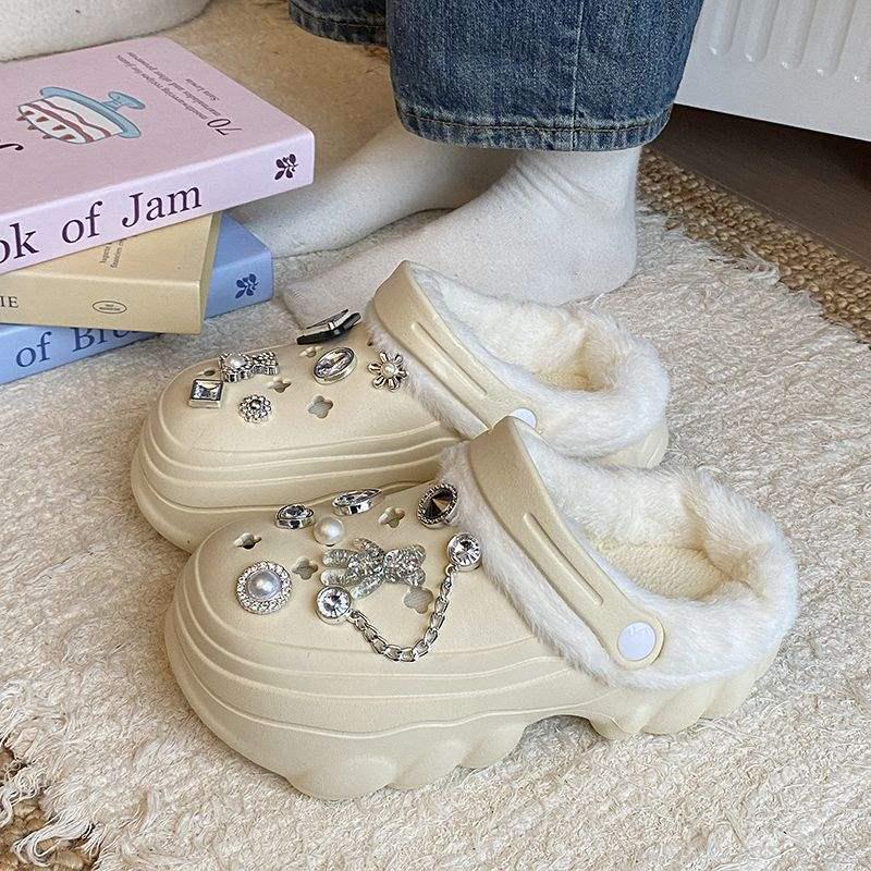 Herren- und Damen-Plüschpantoffeln für den Winter 2024: Fellige, dicksohlige, höhenverstärkende Clogs für den Außenbereich