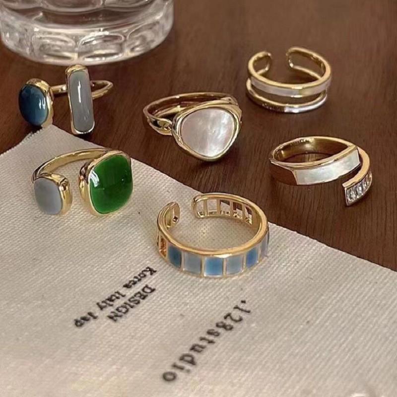 

Минималистичный регулируемый набор колец с изумрудами - Шесть уникальных дизайнов для высококлассного образа One Size Fits All