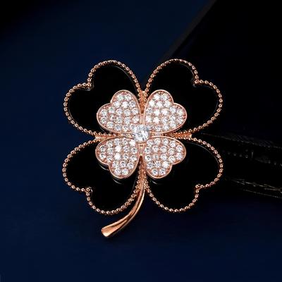 Broche trébol de cuatro hojas negro, broche de alta gama para moda femenina con incrustaciones de diamantes, pasador anti-luz, ropa y accesorios.