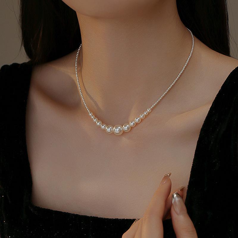 Gradient size pearl necklace for women, light luxury niche collarbone chain, sweater chain accessory Gradient Pearl Style