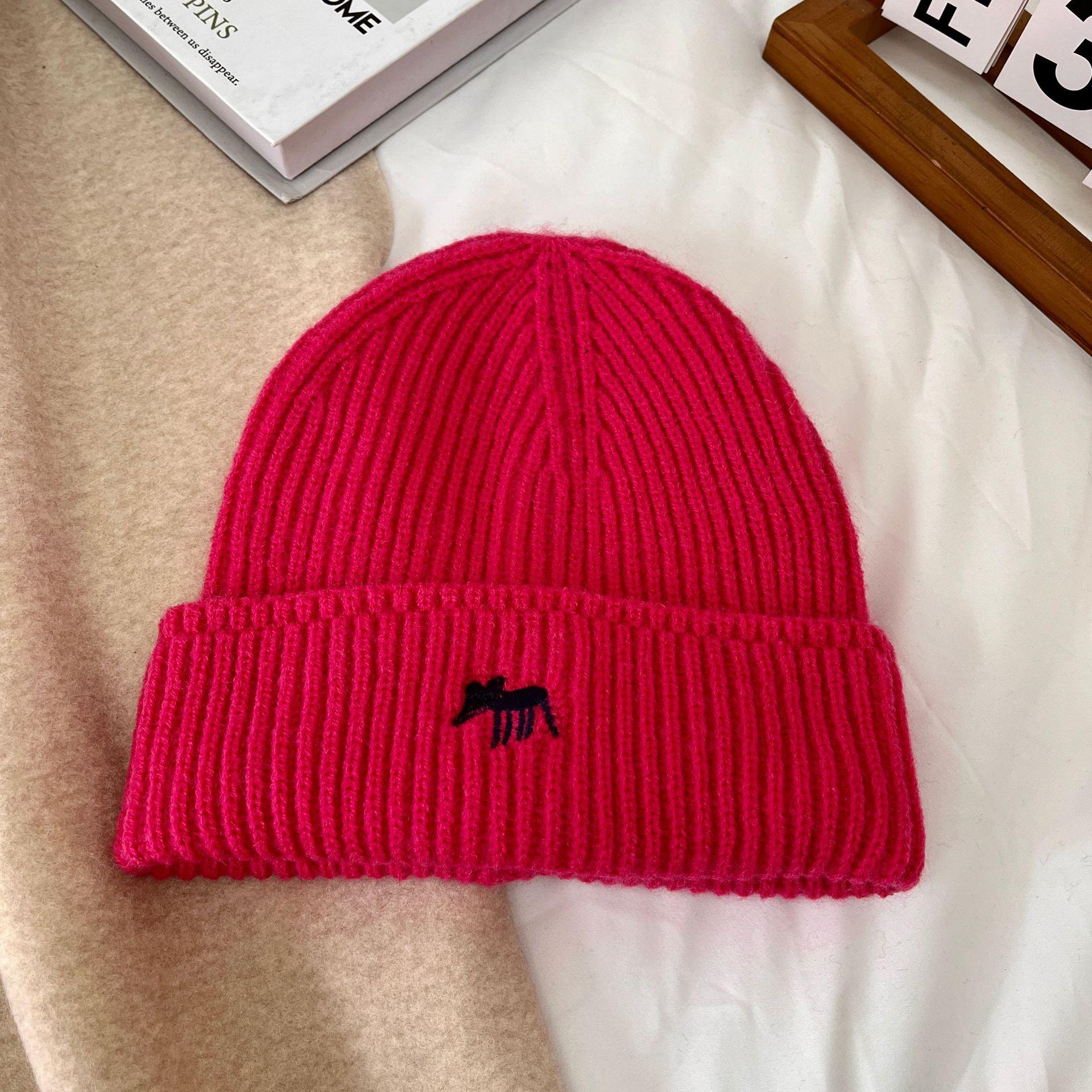 

2025 новая осенне-зимняя универсальная теплая шапка с большой окружностью головы, утолщенная шерстяная шапка, показывающая лицо, маленькая вязаная шапка M（56-58cm） розы красного