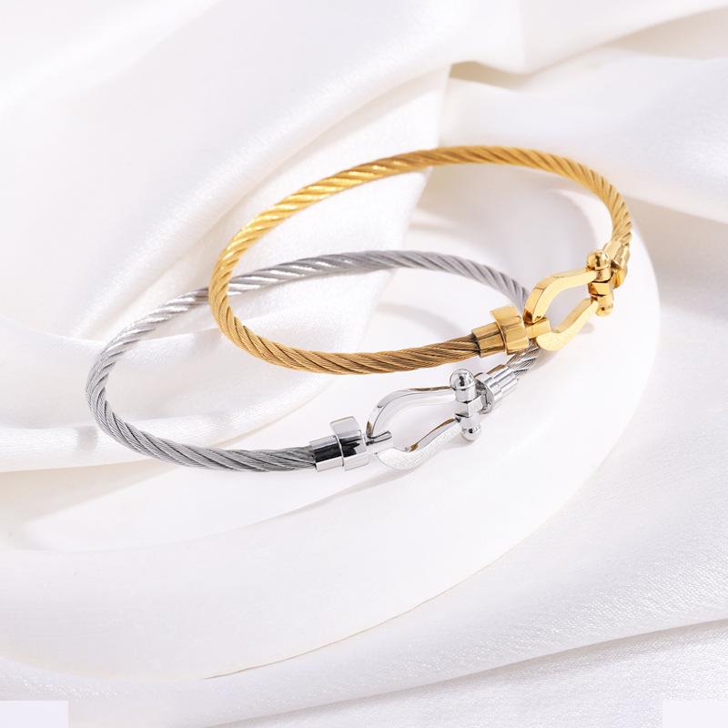 Women Fashion Able Minimalist and Colorfast Bracelet Golden Magnetic Thread Horseshoe Bracelet Titanium Steel Bracelet