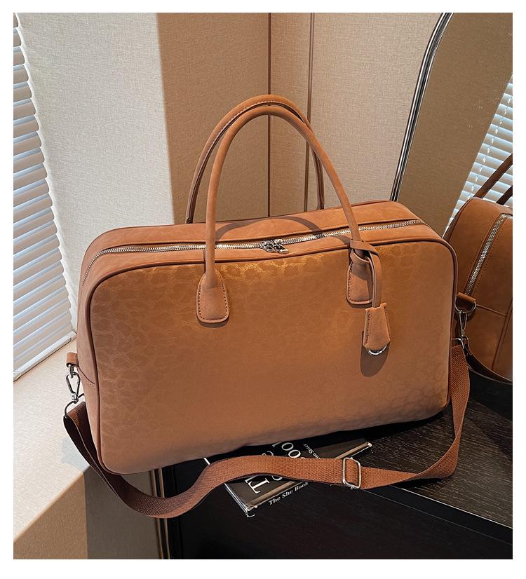 2025 Versatile Large Capacity Crossbody Travel Bag: Lightweight, Fashionable Casual Luggage for Business Trips