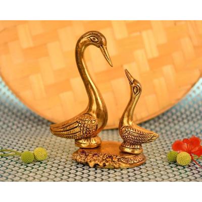 Kissing Swan Pair Decorative Showpiece Metal Swan/Duck Set Statue for Home Table Office Desk Decoration Showpiece - 6.35 Cm  (Metal, Gold)
