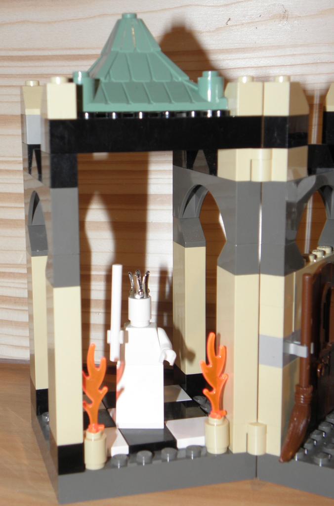 LEGO Harry Potter Chamber of Winged Keys 4704