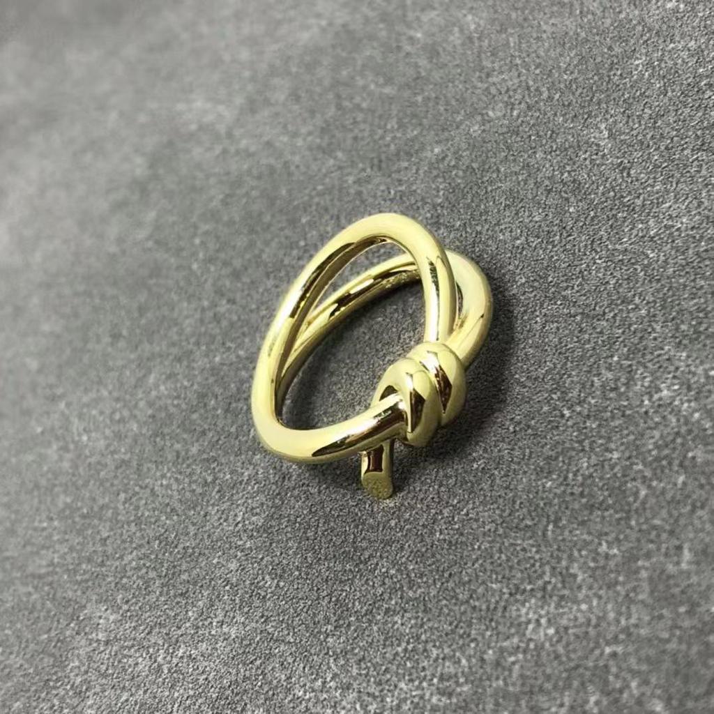 Luxury Rose Gold Twisted Rope Diamond Ring for Women - Elegant Couple Design