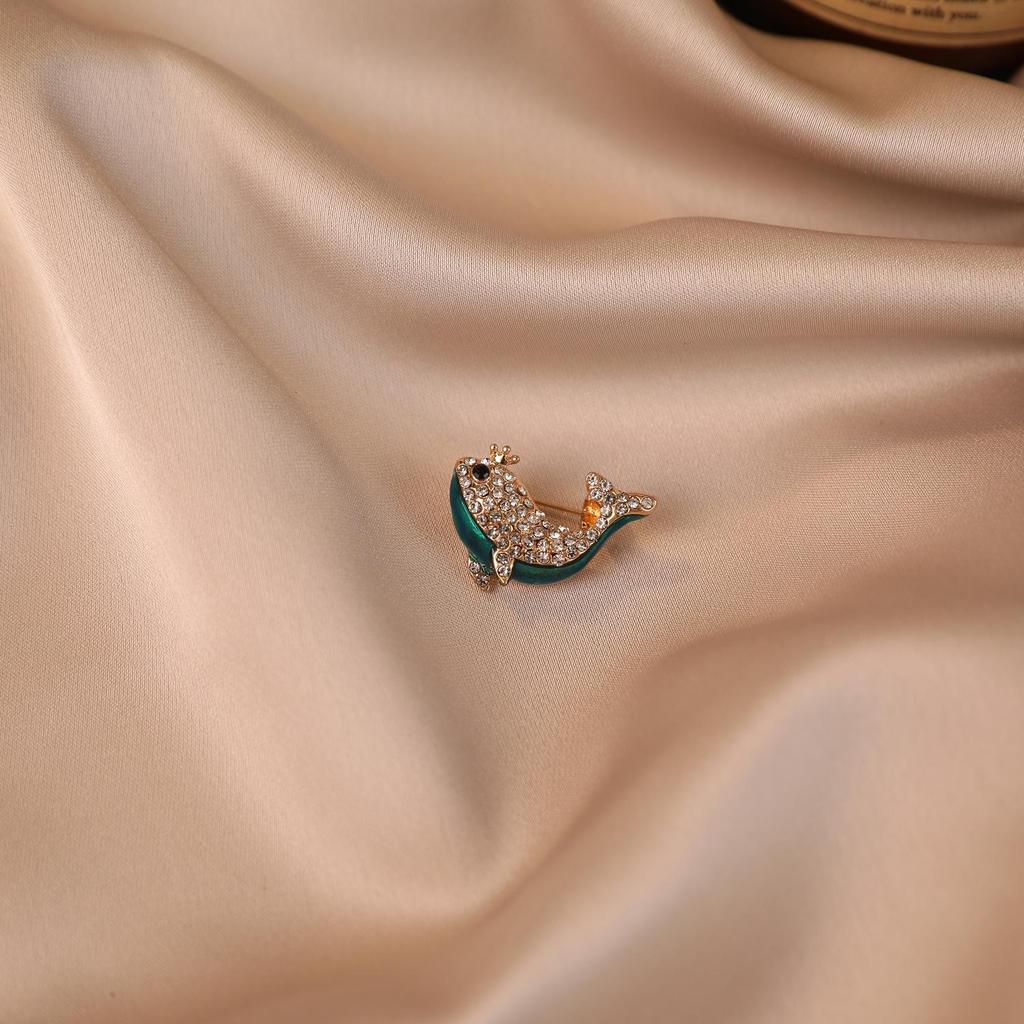 Elegant Pearl Brooch for Women's Suits - High-End Jewelry Pin