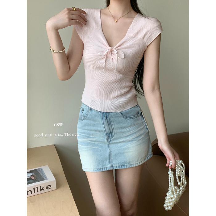 Summer gentle wind V-neck lace-up bow sleeveless top women's new sweet and hot girl versatile niche T-shirt tide