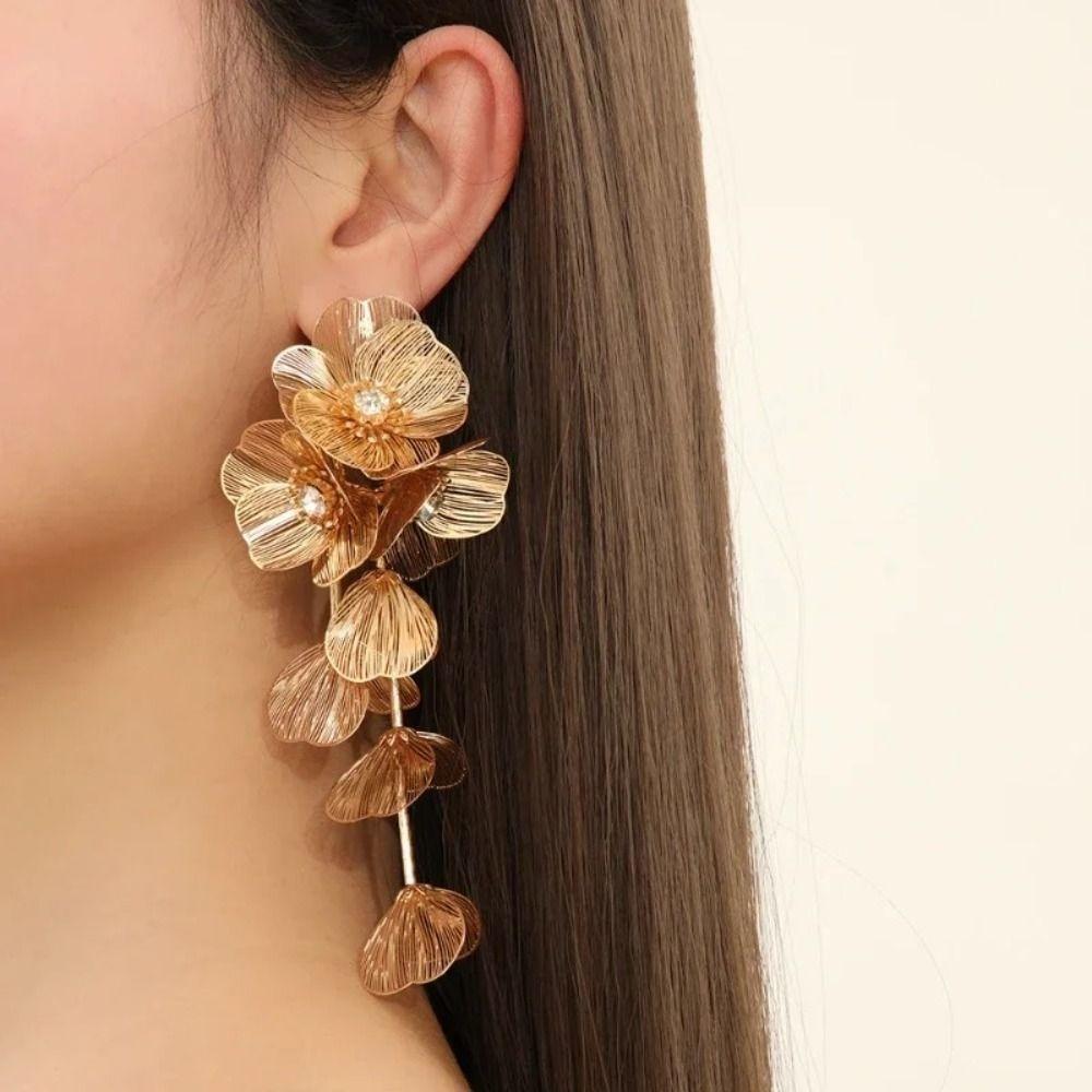 Golden Color Vintage Earrings Hollow Flower Tassel Earrings Elegant Hollow Earrings  Women Jewelry золотой
