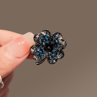 Handmade Crystal Four-Leaf Clover Brooch High-End Women'S High-End Corsage Fashion Temperament Pin Anti-Light Clothes Accessories