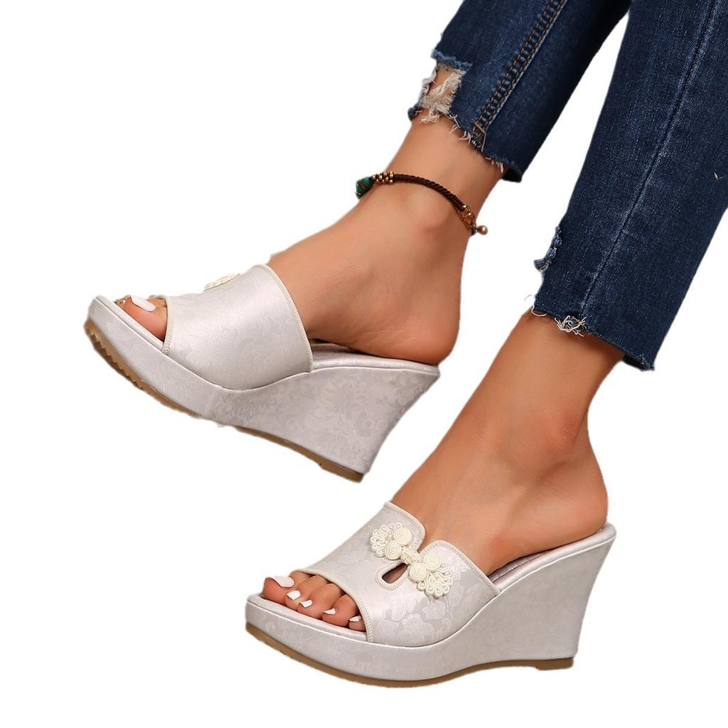 Thick bottom round head one-word foreign trade 2025 new summer solid color large size women's fashion slope heel cool slippers