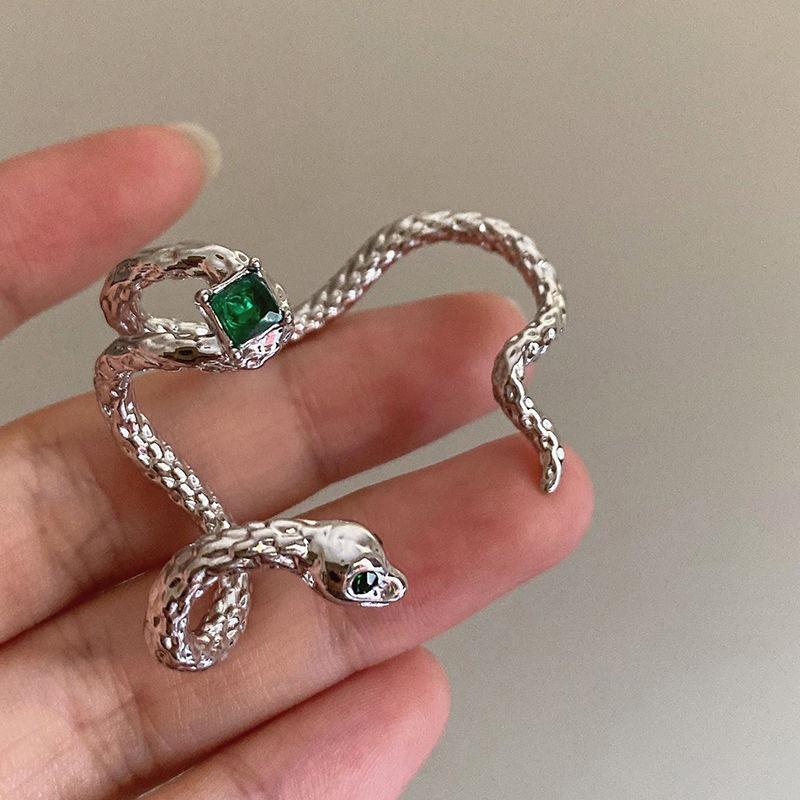 Twisted Snake-shaped Ear Pendant Earrings - A Niche Style of Ear Jewelry Without Pierced Holes - Ear Clips for Both Men and Women, Ear Bone Clasps