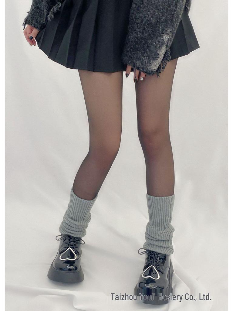 Festive Red Zhi Xun Woolen Stirrup Leg Warmers - Cozy Autumn/Winter Short Socks