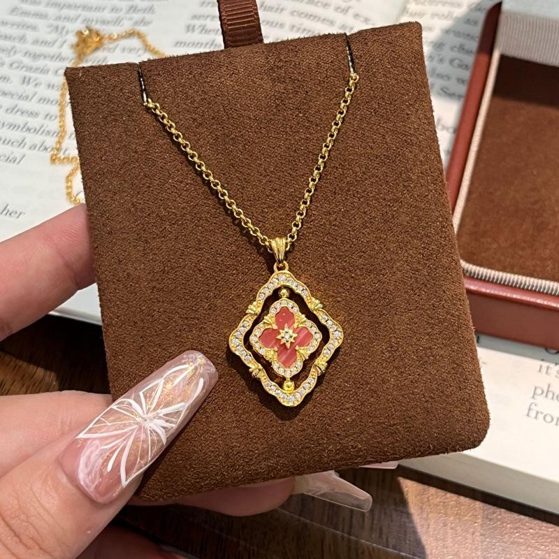 French Antique High-End Sense Versatile Rotating Double-Sided Four-Leaf Clover White Shell Necklace Light Luxury Design Court Style Collarbone Chain