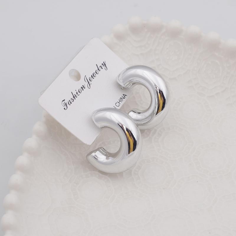 

Новые модные сплошные серьги-гвоздики в форме буквы С, изысканные женские геометрические маленькие серьги, индивидуальные европейские рок-украшения для ушей, ареты