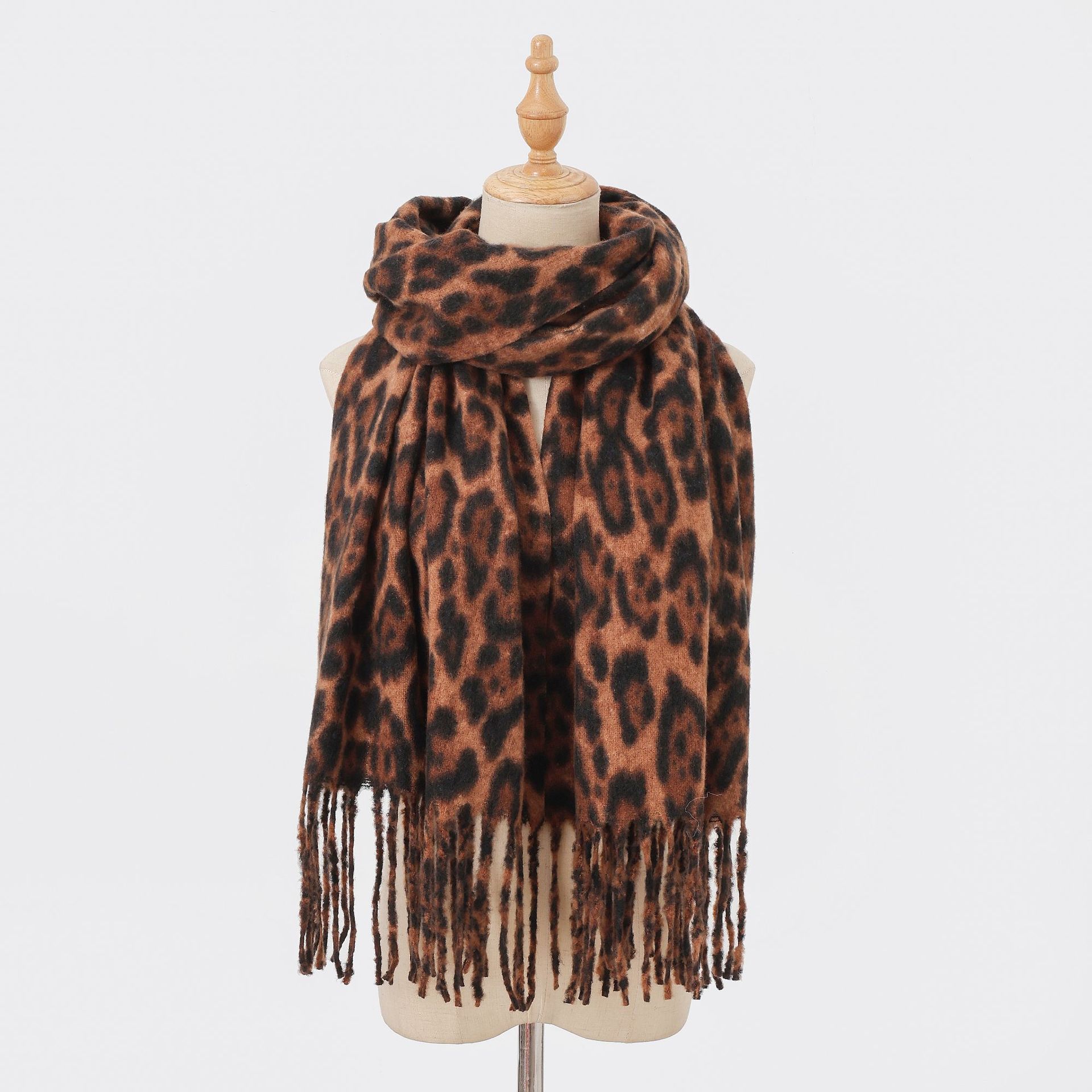 

2026 New Printed Leopard Print Scarf for Women s Spring and Autumn Versatile Thickened Imitation Cashmere Shawl Dual-use Scarf
