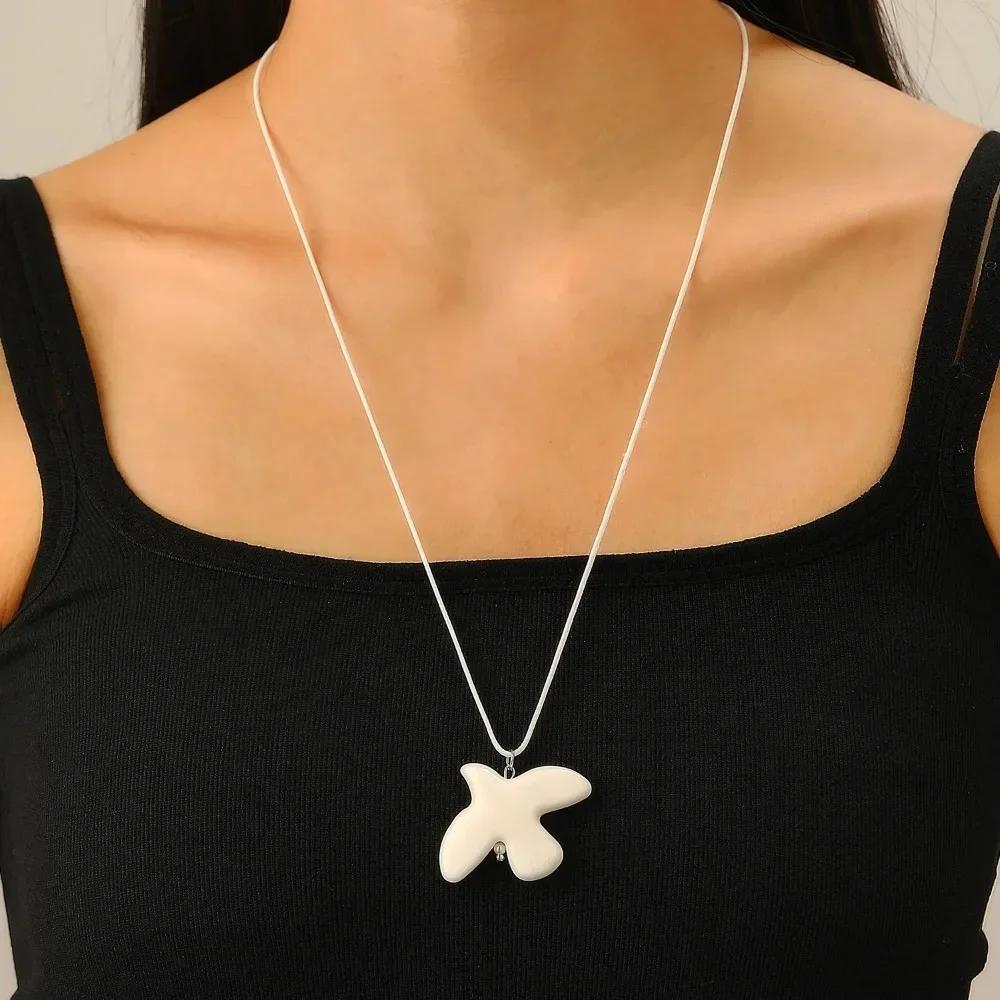 

Fashion White Peace Dove Pendant Necklace for Women Vintage Metal Geometric Round Ear Hoop Jewelry Gift
