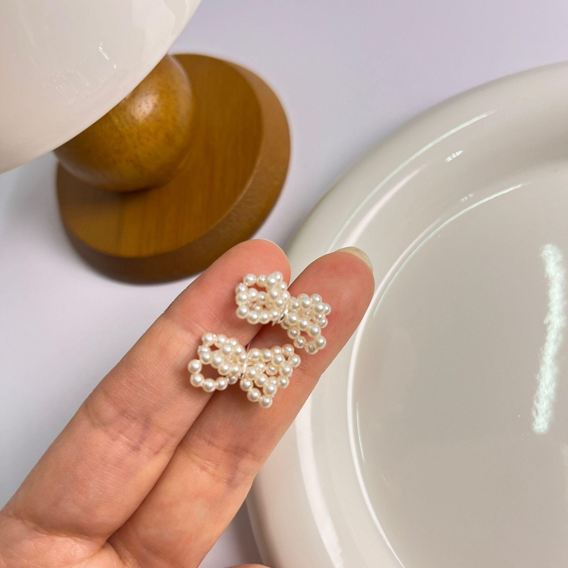 

Han Dai ins small whole body 925 silver bow pearl beaded stud earrings women s niche design earrings