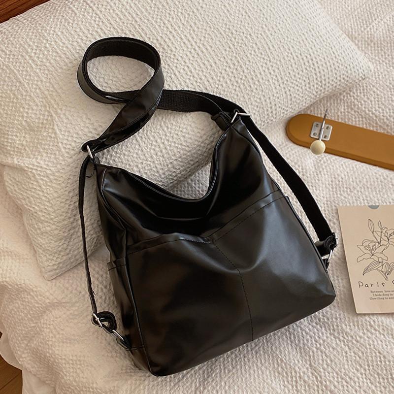 Trendy Underarm Bag For University Students With Simple And Stylish Design