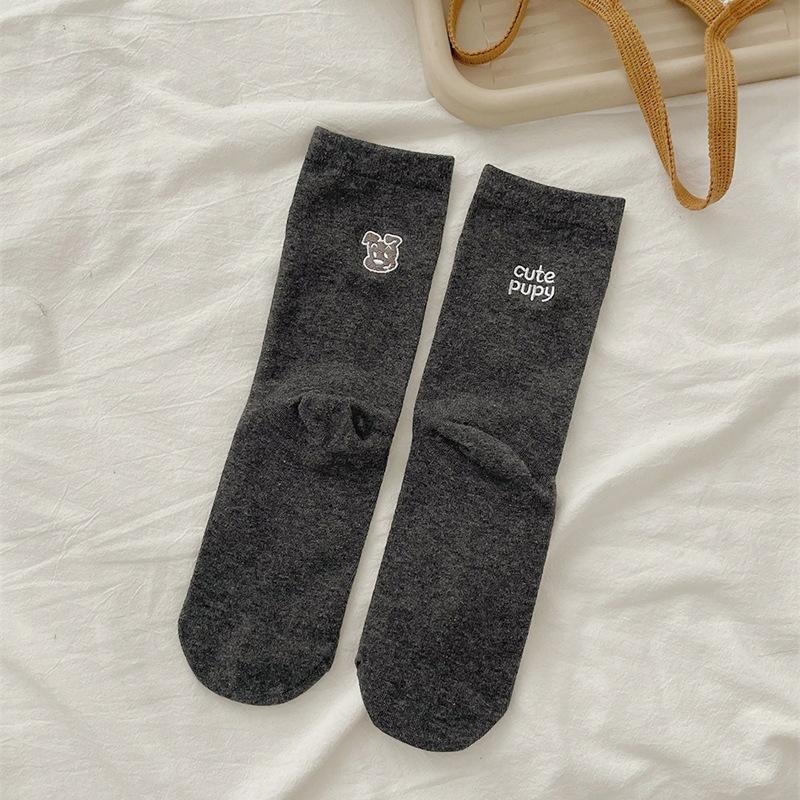 Damen Frühling und Herbst Ferse Bestickt Cartoon Welpe Buchstaben AB Stil Mittelhohe Gerippte Socken