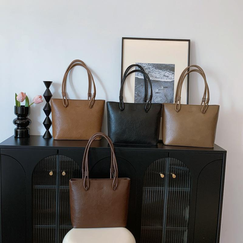 Retro PU Leather Bucket Tote Bag Large Capacity Simple Textured Shoulder Bag for Women's Commuting