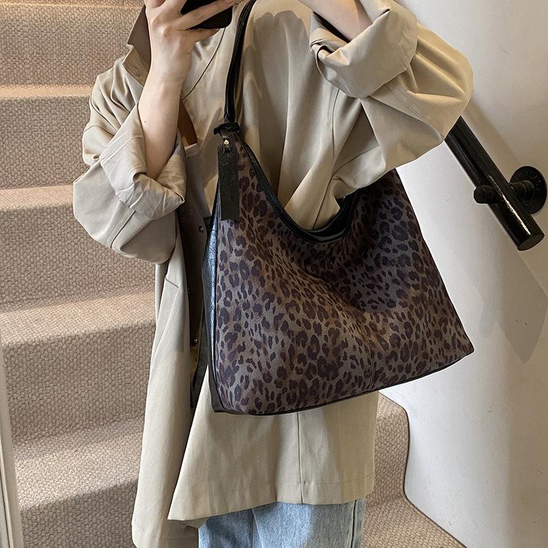 2025 Underarm Bag New Tote Leopard Print Fashion Shoulder Commuter Messenger Bag Large Capacity Handbag Bag