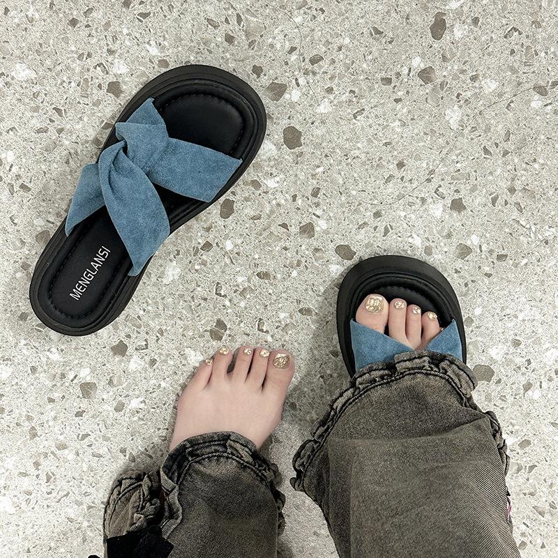 Cross cool slippers, thick soles increase height, comfortable home wear 2025 new muffin beach super fire one-word sandals