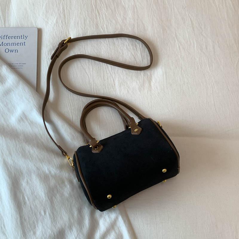 

Маленькая сумка женская 2025 новая мода универсальная ретро портативная сумка-подушка нишевый дизайн премиум на плечо кроссбоди