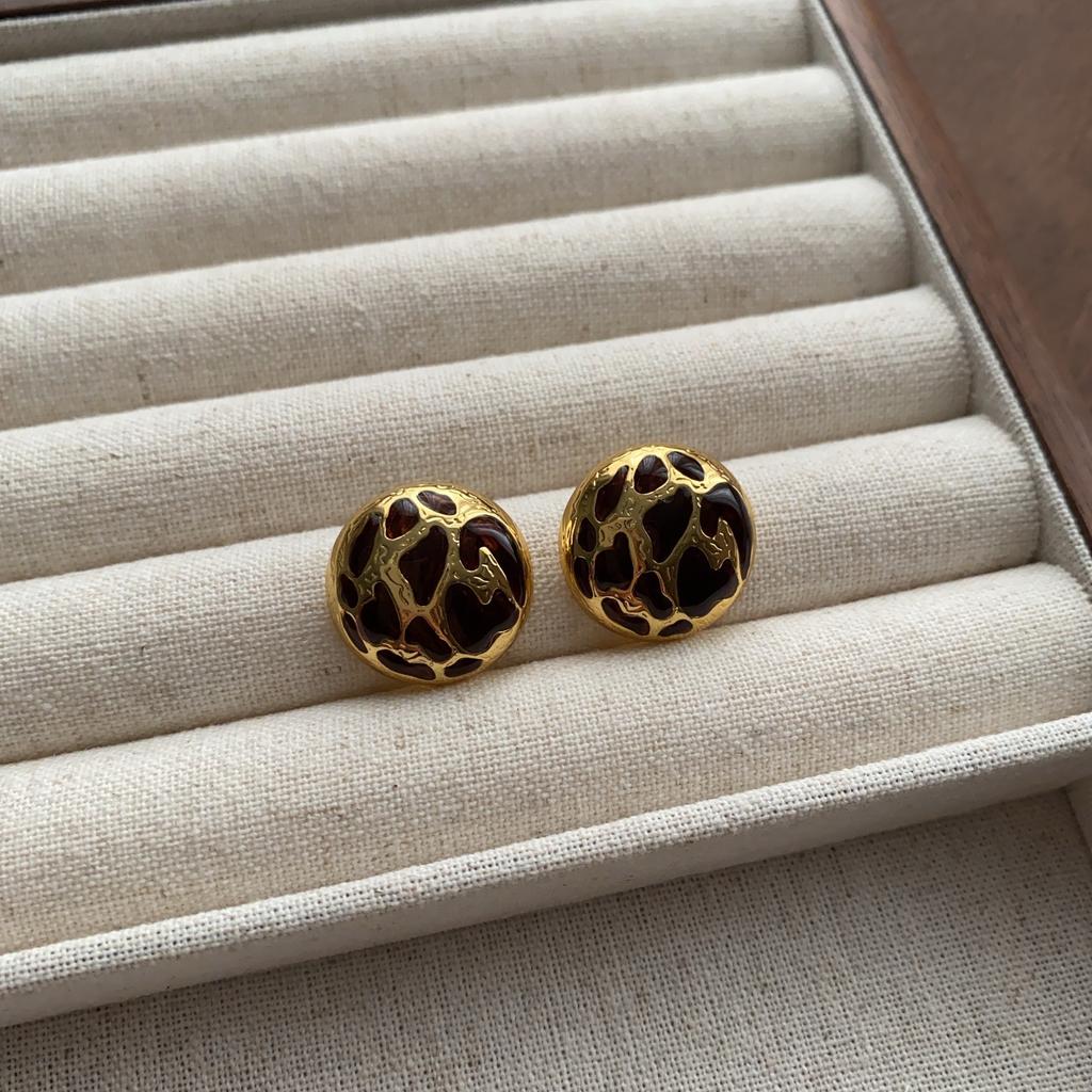 Retro Metal Leopard Print Stud Earrings Full Curved Enamel Earrings Wild Exquisite Earrings