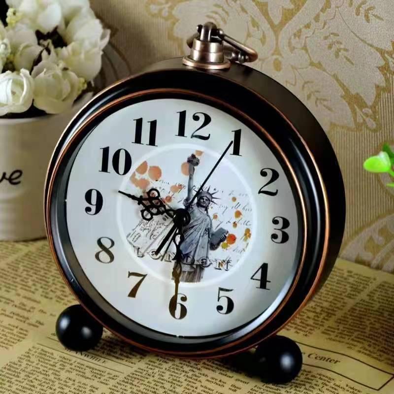 Retro Silent Alarm Clock - Vintage Desktop Decor for Bedroom or Dormitory
