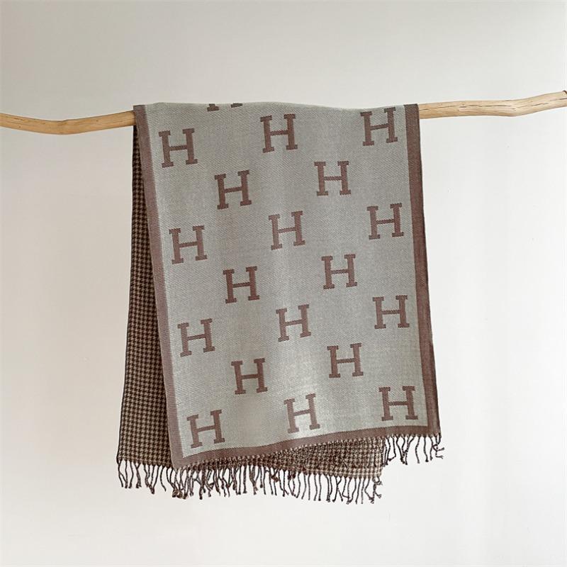 Autumn and Winter Letter Imitation Cashmere Scarf Women's Simple New Versatile Thickened Fringed Shawl Fashionable Warm Scarf