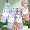 1 Stück Schwanenprinzessin Weiche Kunst 750ml Farbe Kunststoff Sport Wasserflasche Auslaufsicher Klappdeckel mit Strohhalm Geeignet für Sport Büro Heimgebrauch