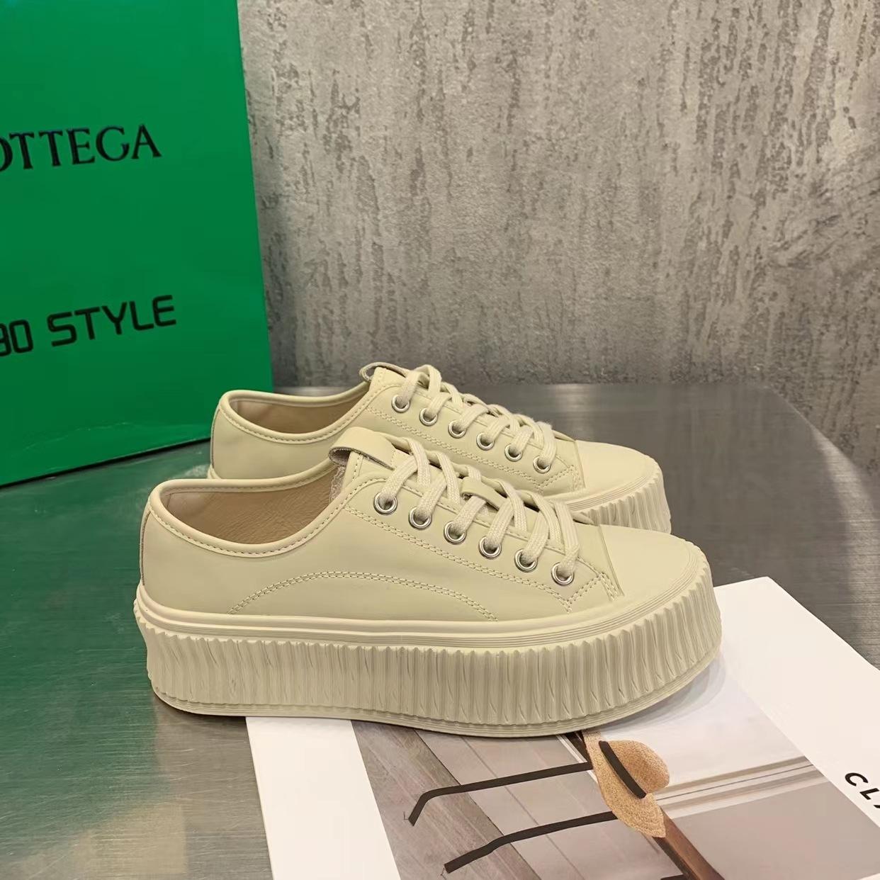 Кожаные платформенные печенье-туфли женские весенние маленькие белые туфли увеличивающие рост дышащие износостойкие повседневные туфли женские 35