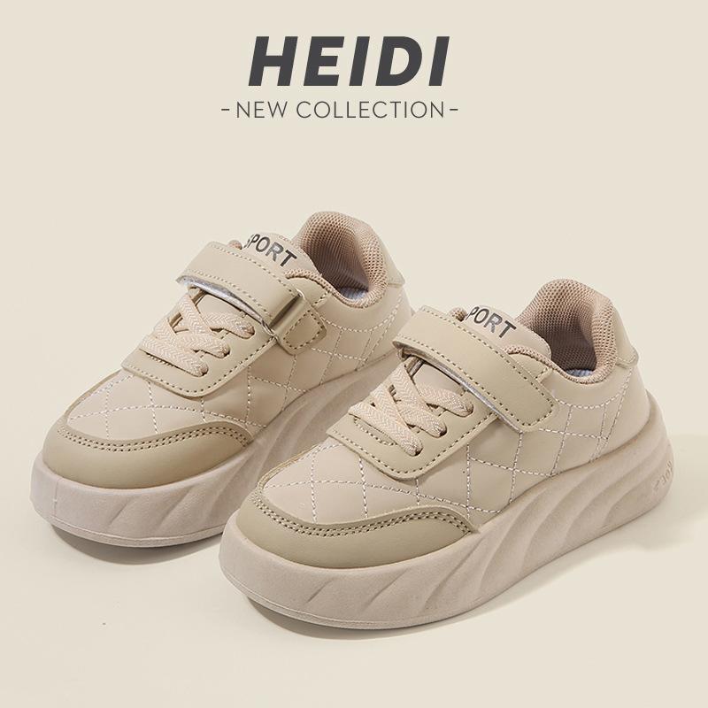 Dziecięce buty sportowe 2025 wiosna i jesień chłopięce codzienne buty typu board shoes lekkie dziewczęce małe białe buty miękka podeszwa dziecięce buty chlebek pojedyncze