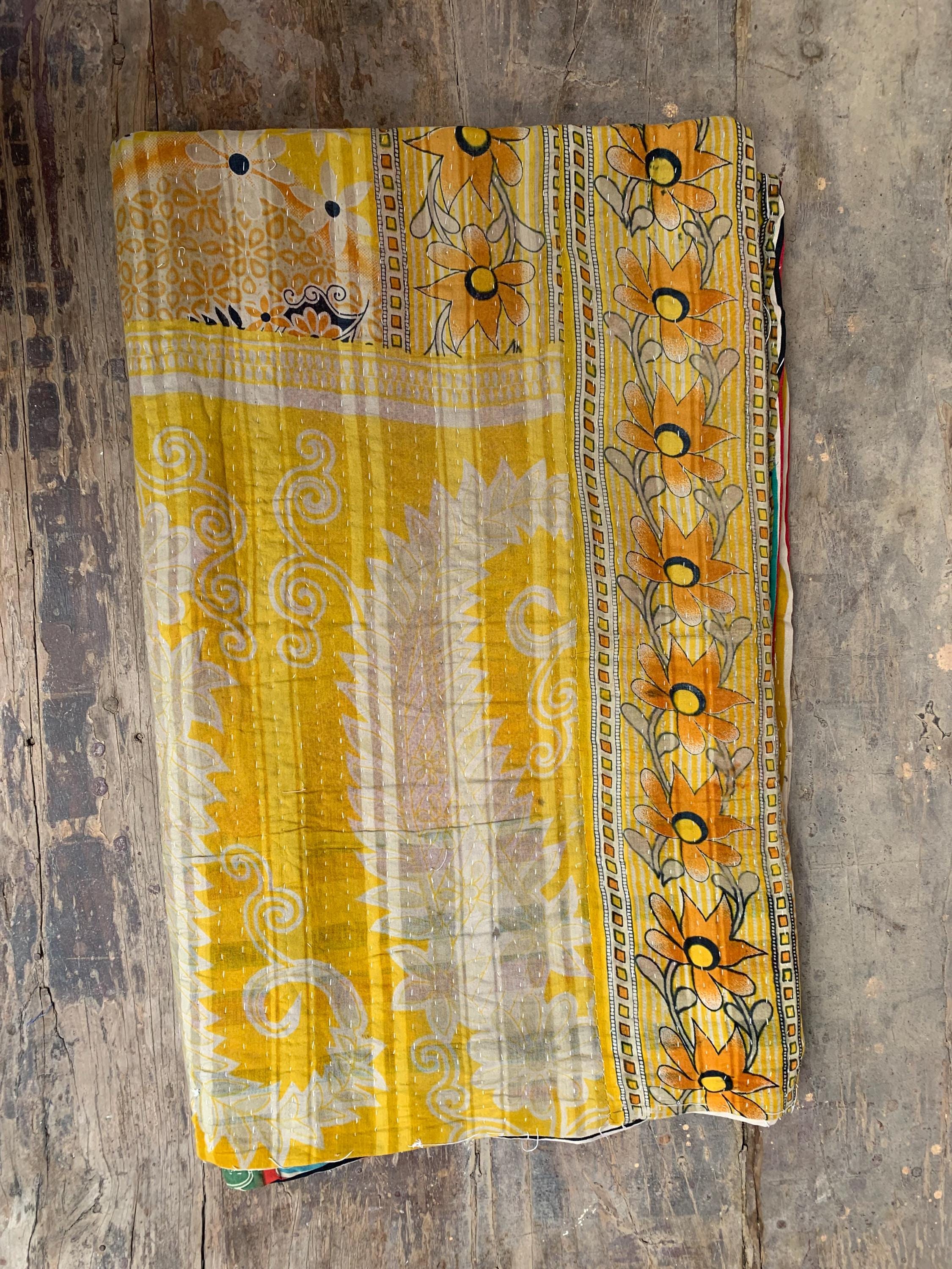

Handmade Kantha Quilt: Floral Vintage Sari Throw Blanket 80X 50 разноцветный