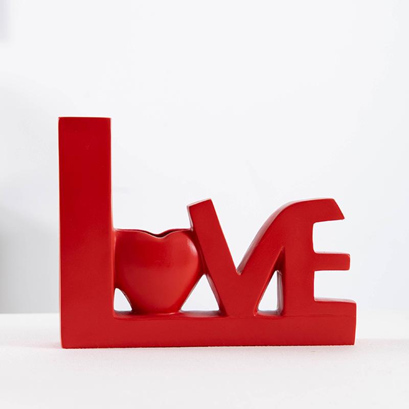Handmade LOVE Shaped Resin Flower Vase: Festive Wedding Decoration 15.7*20.5 cm
