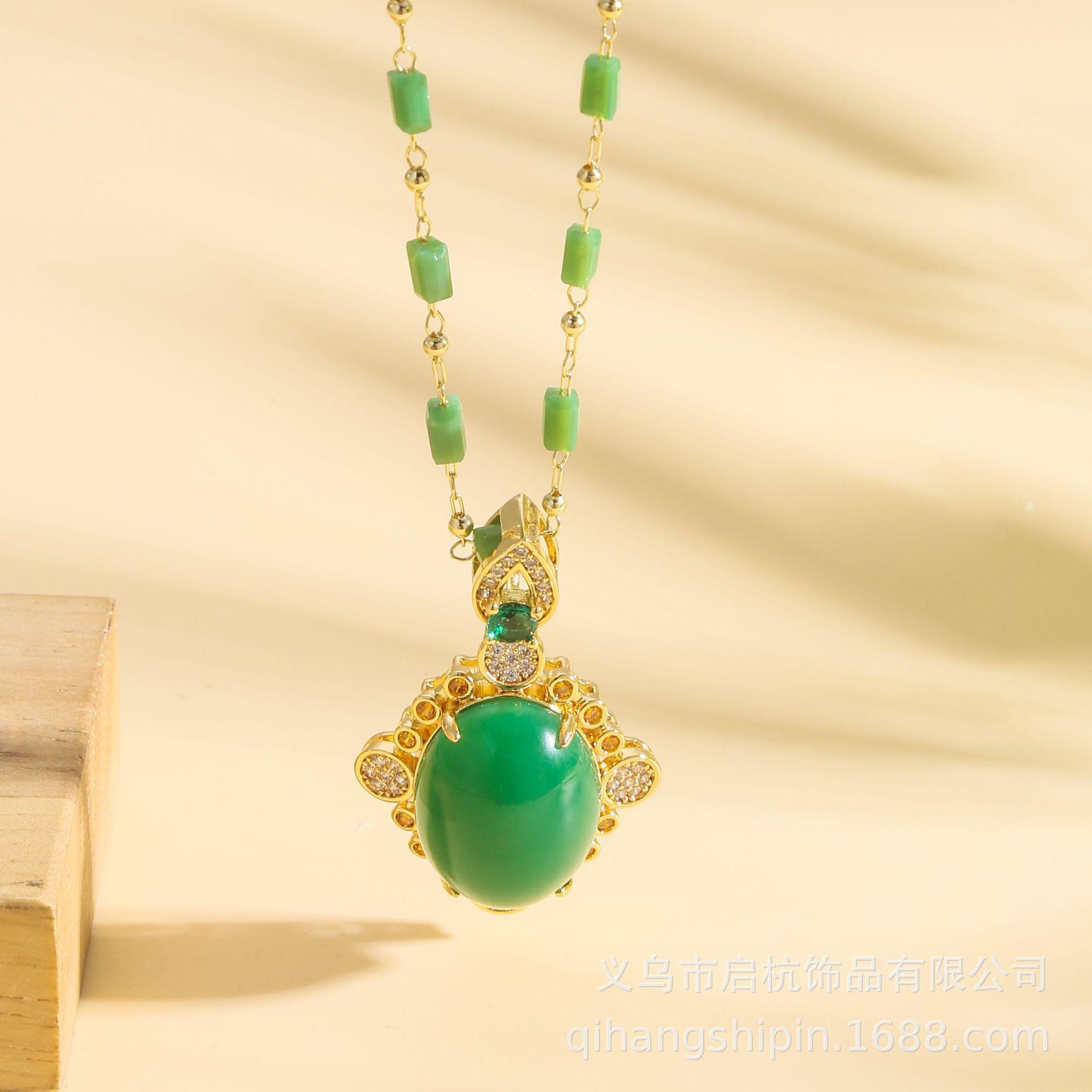 

Emerald Necklace Female Retro Ethnic Style Temperament Hetian Jade Pendant Exquisite Collarbone Chain