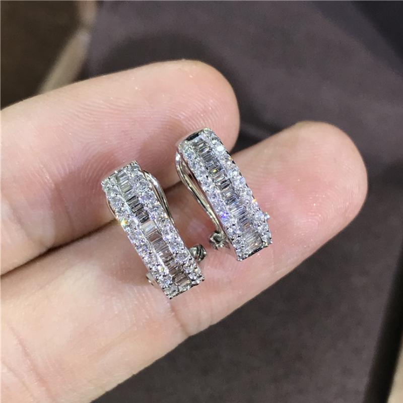 Huitan Koreanische Mode Gepflasterte Zirkonia Creolen für Damen Metall Kupferfarbe/Goldfarbe Einfache Vielseitige Mädchenohrringe Heißer Zirkon