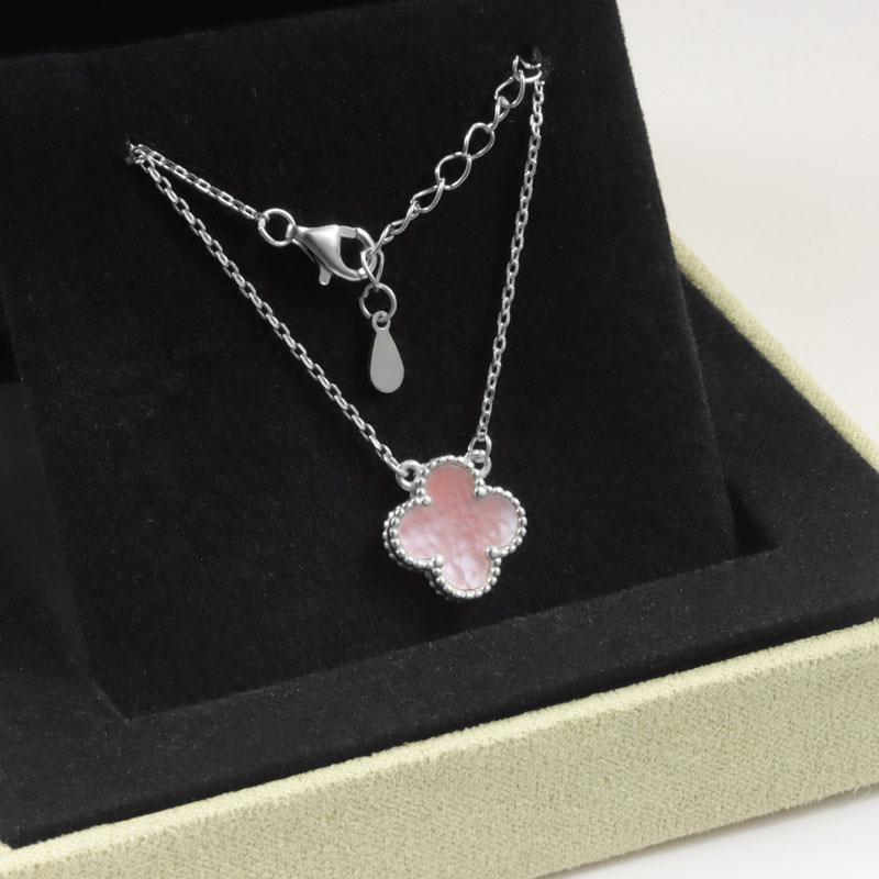 High-end Lucky Four-leaf Clover Necklace for Women 18k Agate High-end Carved Clavicle Chain