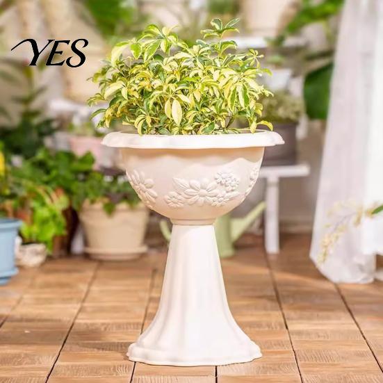 Vaso da Fiori in Plastica, Fioriera a Forma di Calice, Fioriera Leggera con Fori di Drenaggio Decorativi per Interni Esterni Giardino Patio