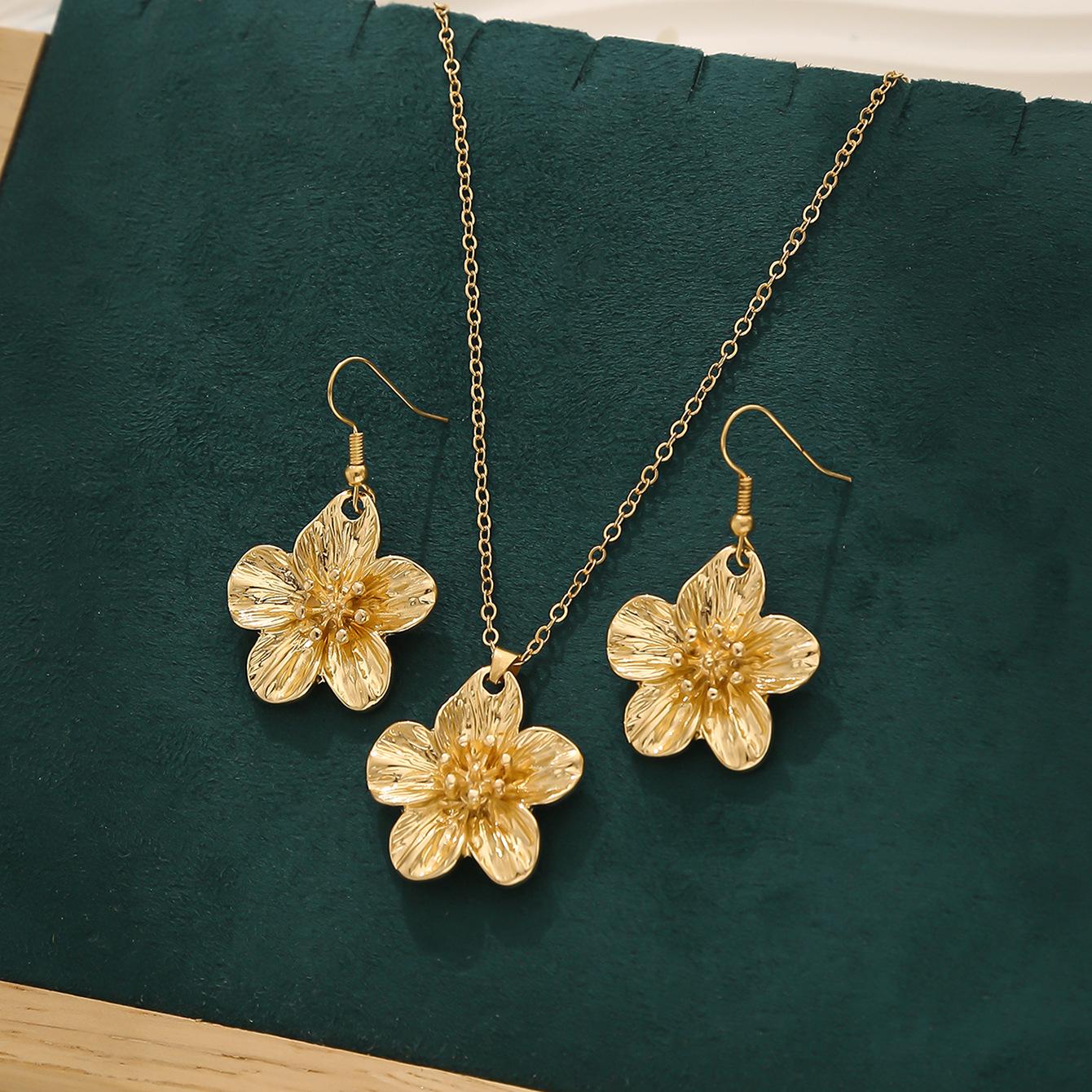 

Hot-selling creative flower shape necklace bracelet combination jewelry set elegant temperament style