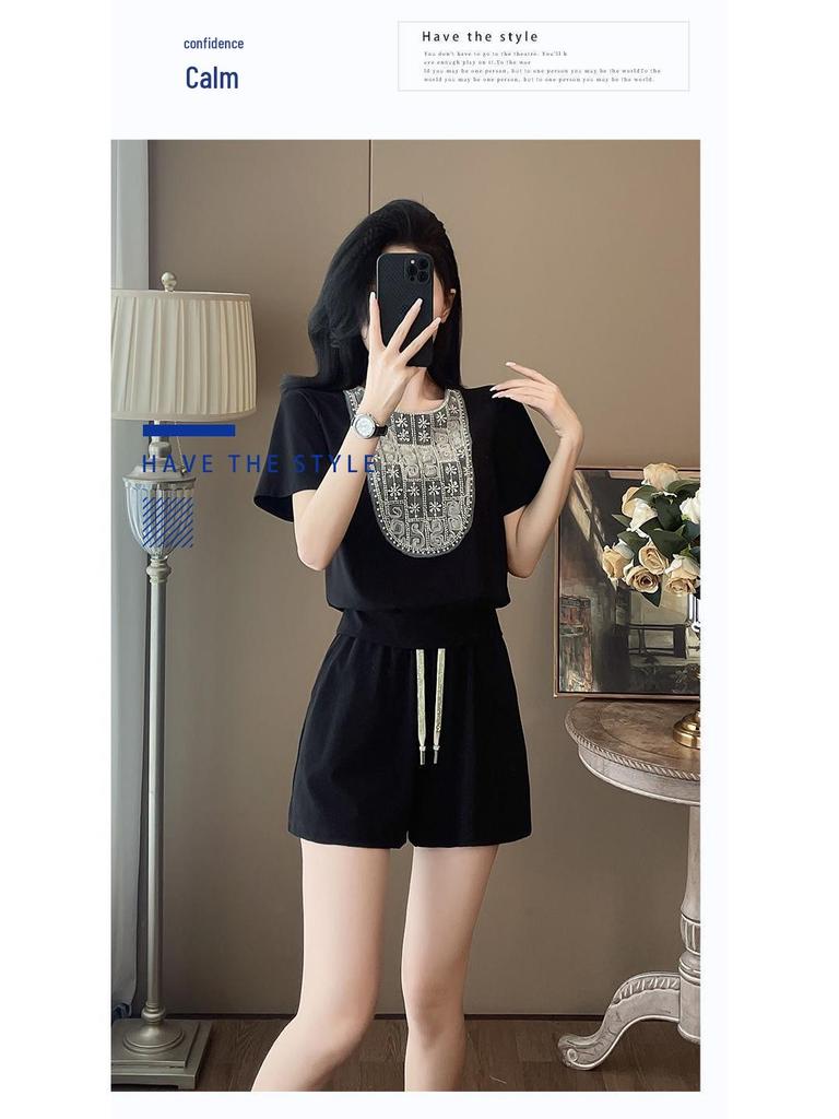 Petite Women's Trendy Black Short Sleeve Rhinestone Two-Piece Sportswear Set