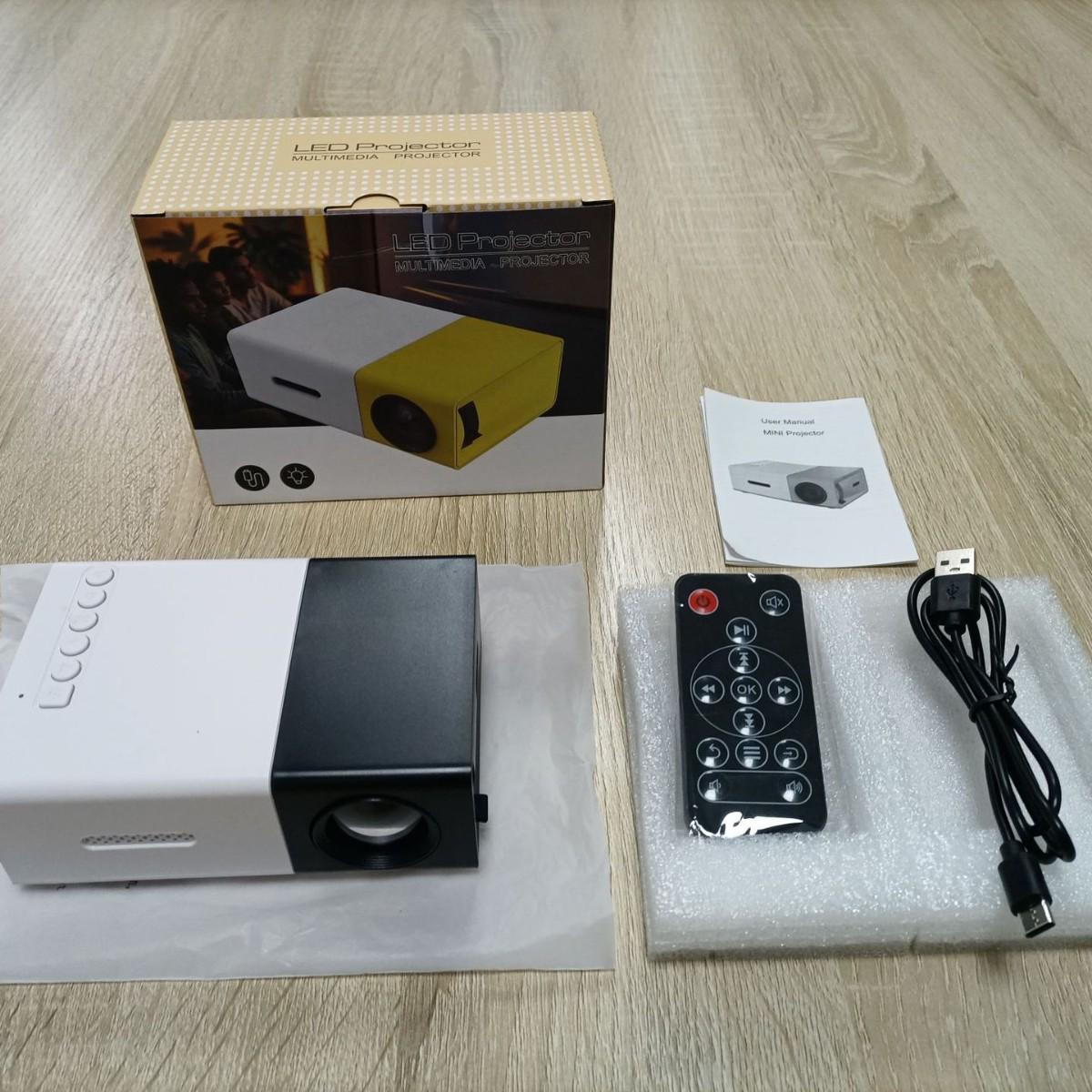 

Міні світлодіодний портативний HD проектор YG300, що найбільше продається, для домашнього кінотеатру EU Plug